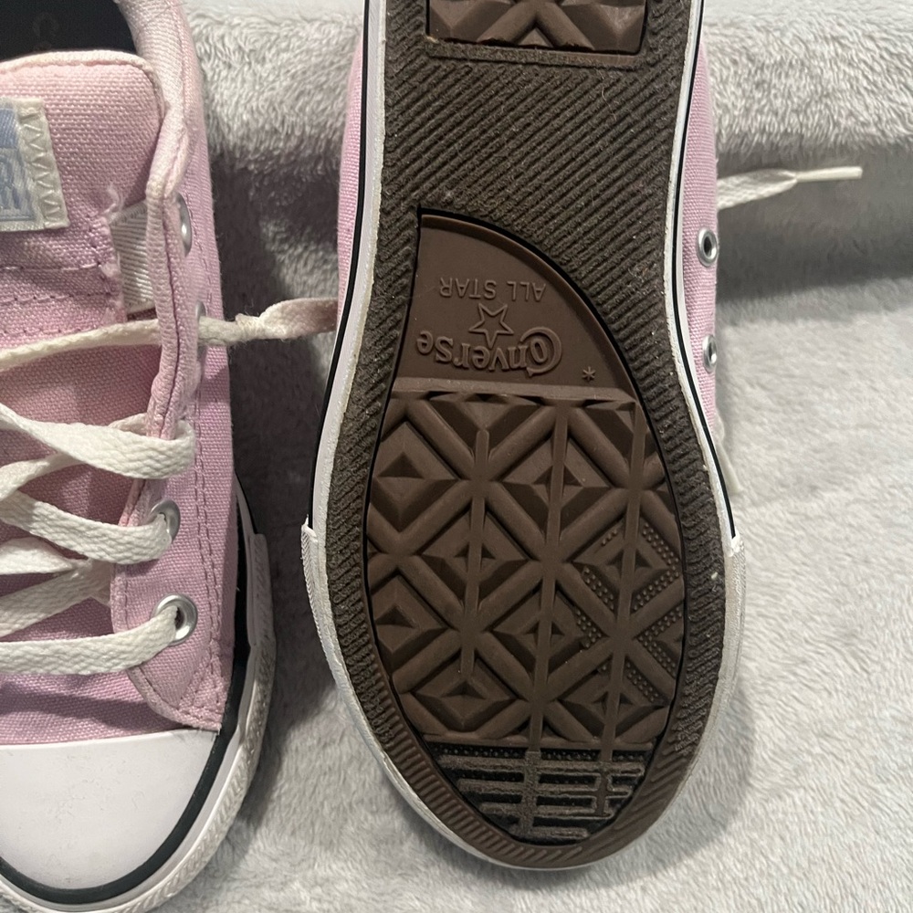 Converse Kids Light Pink Sneakers Like new worn one time - Picture 4 of 7